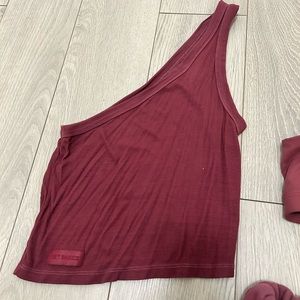 SET ACTIVE ONE SHOULDER TOP